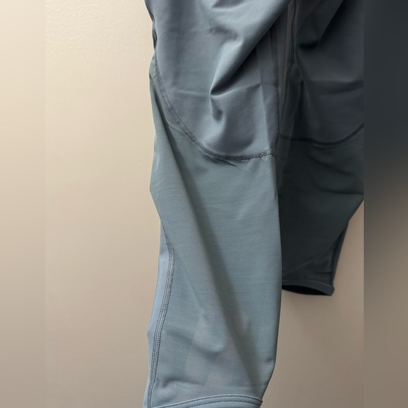 Old Navy High Rise Active Crop Leggings - Picture 5 of 5